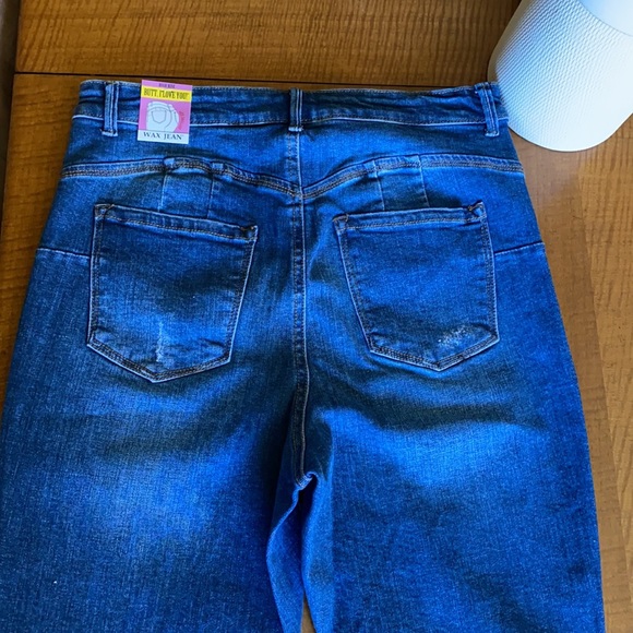 Women’s distressed stretch high rise denim - Picture 2 of 4